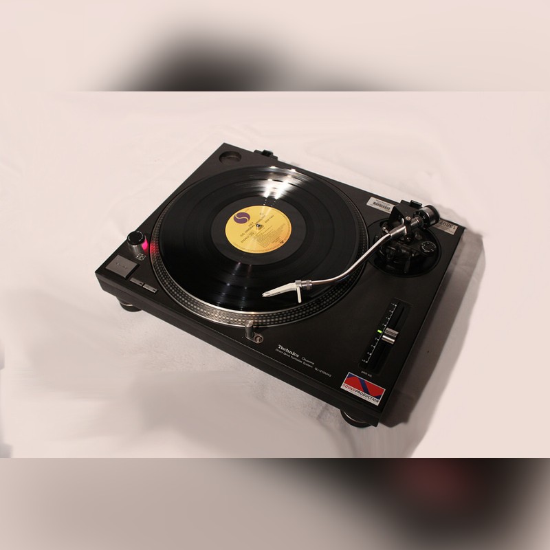 Technics 1210 MK2 Plattenspieler